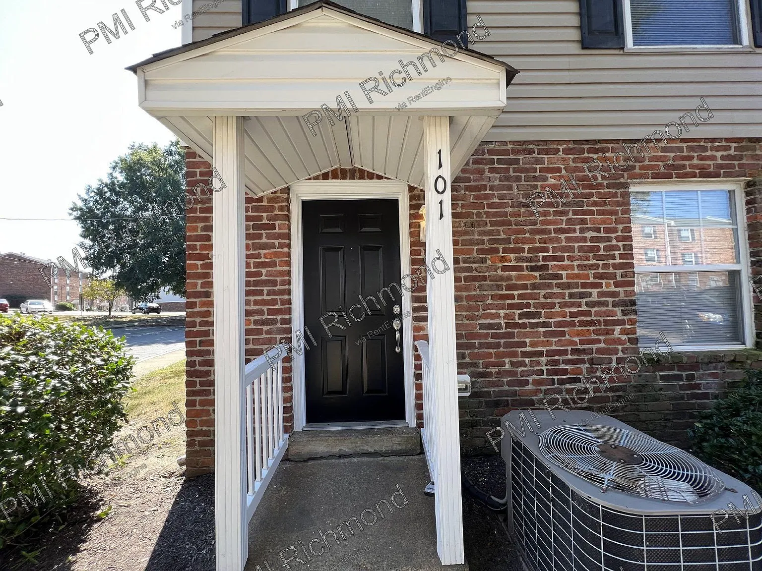 2 bed, 1.0 bath, 741 sqft, $1,200 — Photo 3