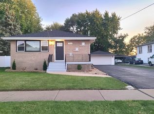 7025 W 84th St, Oak Lawn, IL