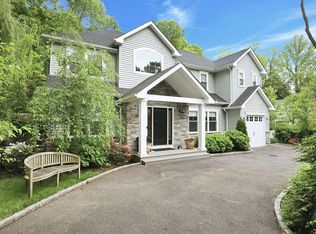 301 Prospect Ave, Sea Cliff, NY 11579