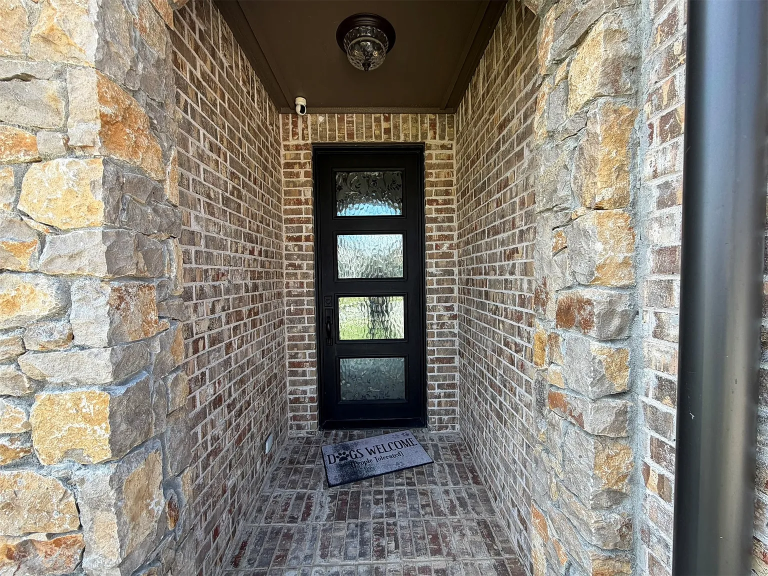 3 bed, 2.5 bath, 2359 sqft, $3,500 — Photo 2