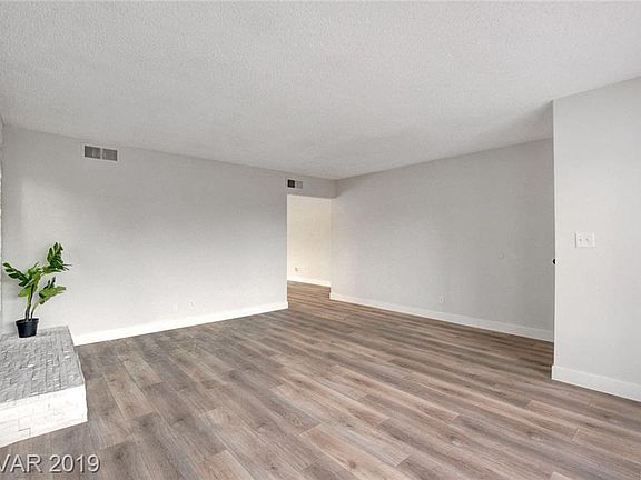 5th image of 2066 Whippletree Ave