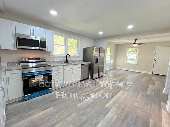 4th image of 1506 Lake St