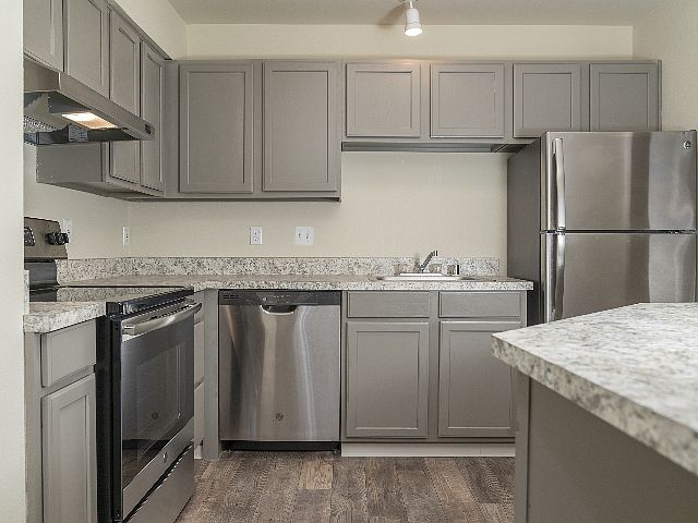 Modern Kitchens l Upscale Parkland Apartments for Rent l Tacoma, WA l Kensington Gate