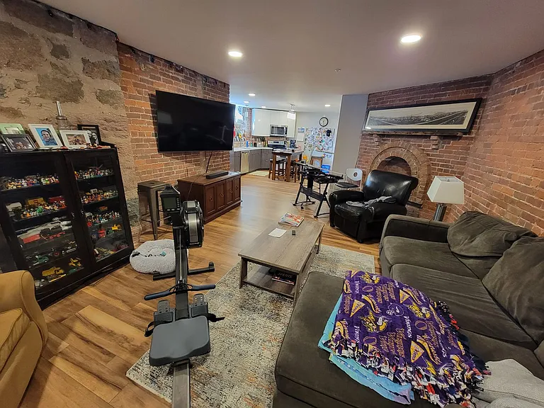 1509 E Superior St — Photo 7
