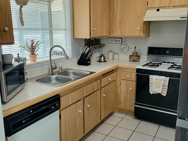 13746 Gemini St — Photo 5