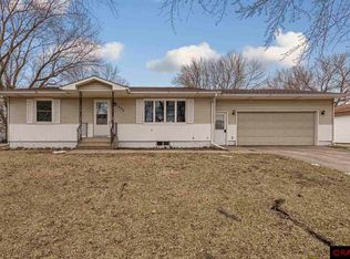 409 16th Ave NE, Waseca, MN 56093