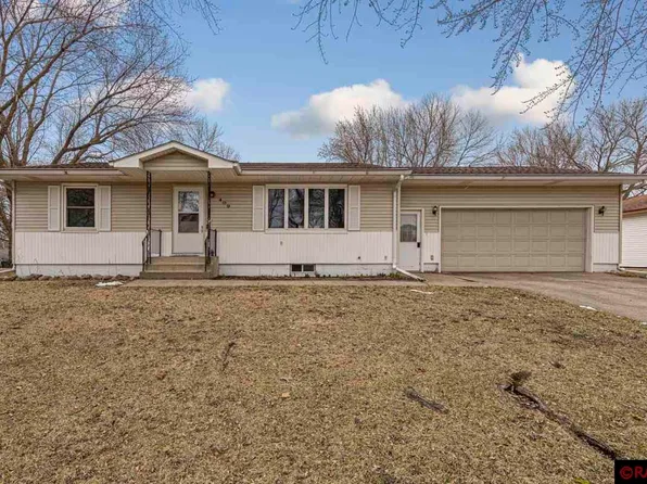 409 16th Ave NE, Waseca, MN 56093
