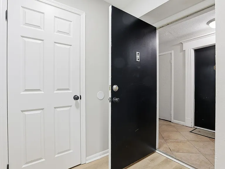 The Lenox Apartment Homes — Photo 32