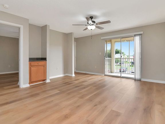 5th image of 221 Lake Brook Cir Unit 201
