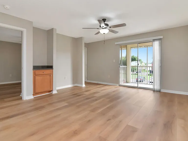 221 Lake Brook Cir #201 — Photo 4