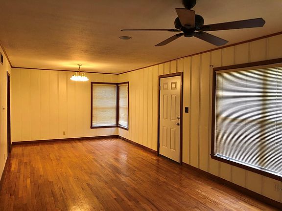 5th image of 509 Meadowbrook Dr