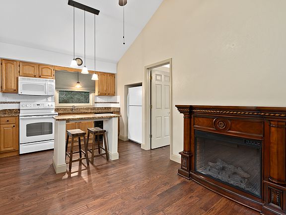 2nd image of 210 Oglethorpe Pl #210