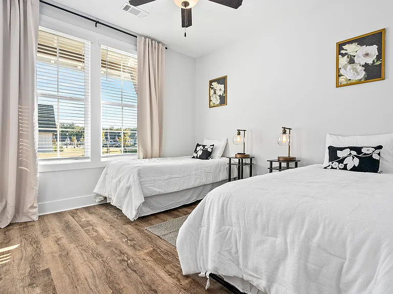 720 Village Dr — Photo 10