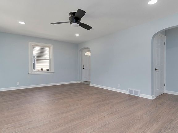 5th image of 2828 Summerdale Ave