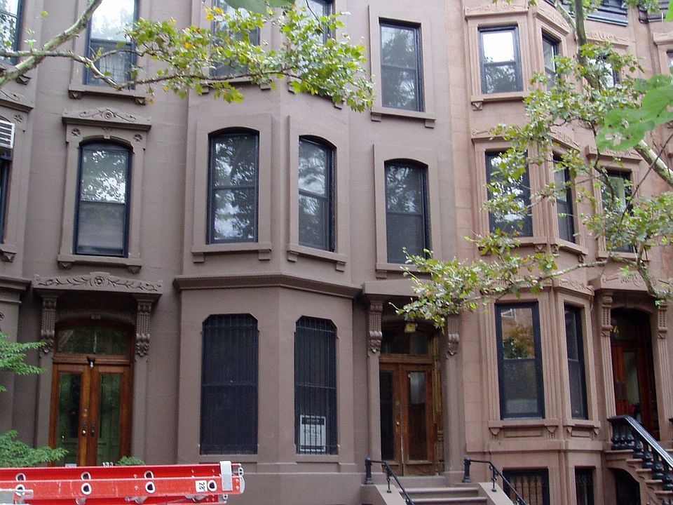 4BR/2 1/2 Bath Brownstone Duplex w. Grdn