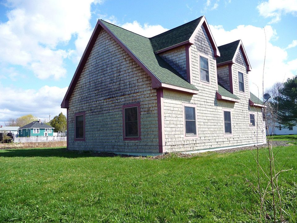 Great locaton, close to town and schools!