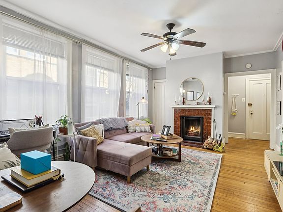 2nd image of 640 W Waveland Ave APT 3D