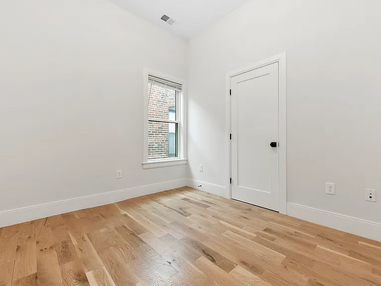 198 Maverick St #3 — Photo 3