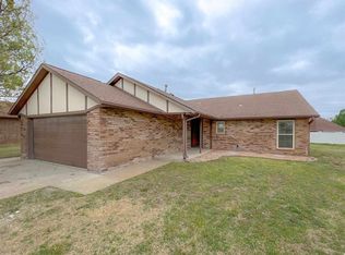 504 Shamrock Cir, Ponca City, OK 74601