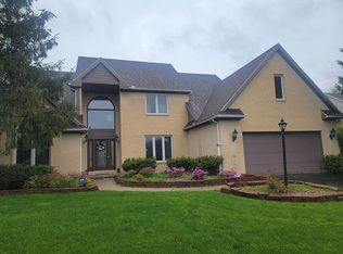 5049 Green Spruce Dr, Sylvania, OH 43560