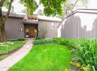 26372 W Rolling Wood Ln #B, Lake Barrington, IL 60010