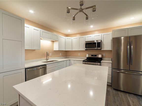 5th image of 2407 Northview Dr