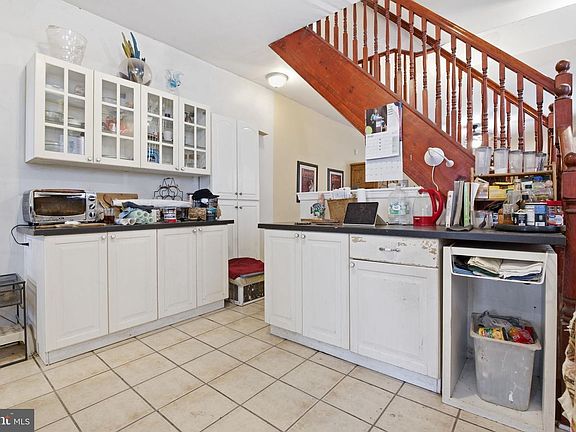 3rd image of 3014 Belmont Ave