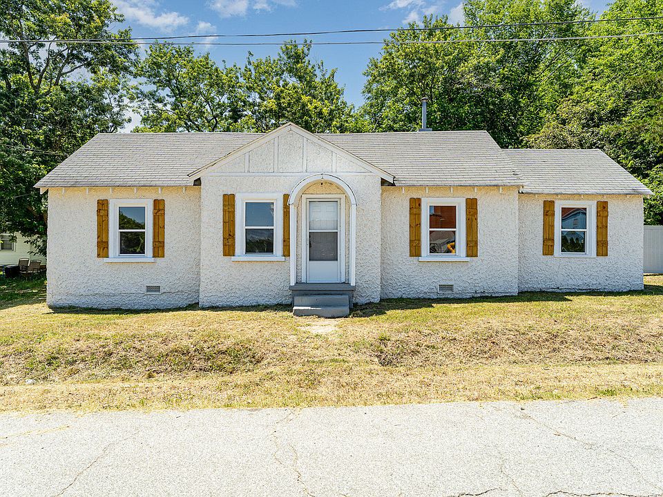 1st image of 145 Parkway Dr