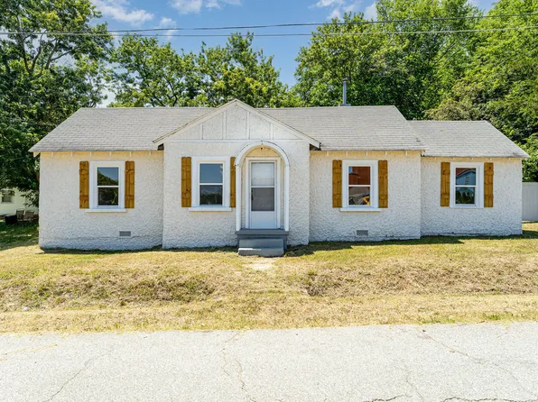 145 Parkway Dr, Yanceyville, NC 27379