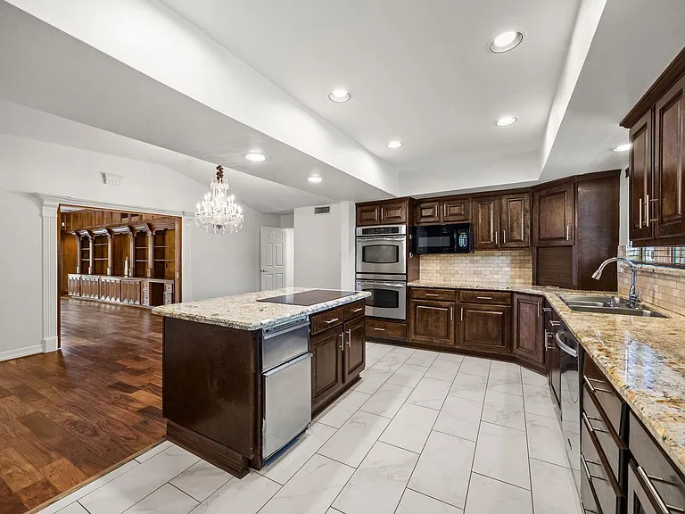 10310 Mayfield Rd — Photo 21