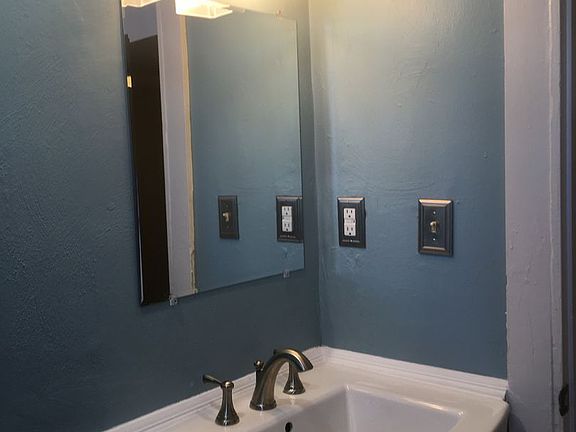 4th image of 420 County Street C