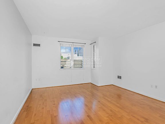 5th image of 350 Broderick St APT 210
