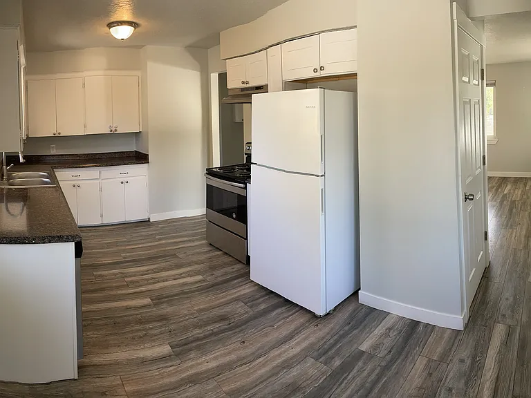 341 E Blaine Ave #341 — Photo 5