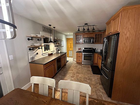 4th image of 625 Sunny Ln