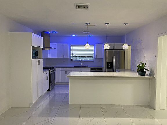 3rd image of 756 W 53rd St