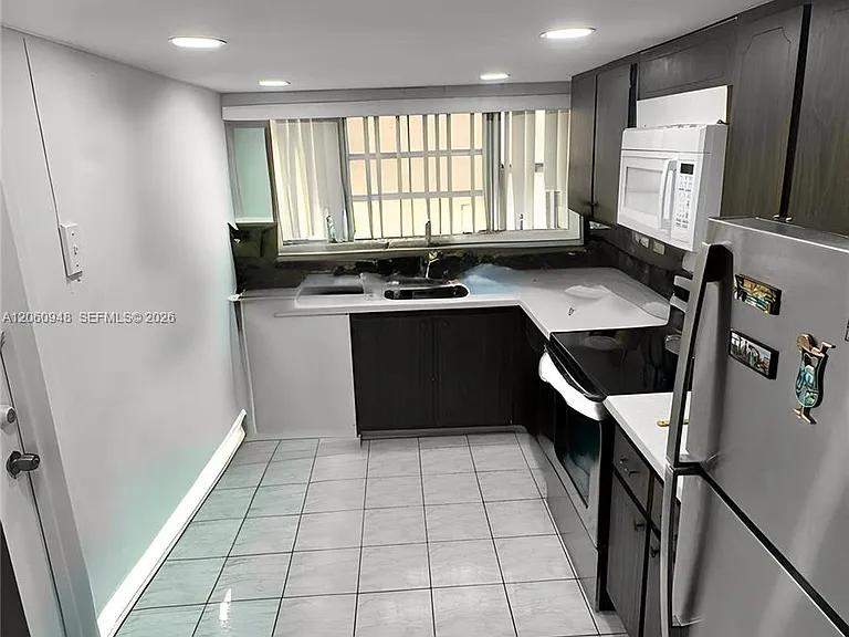 920 NE 199th St #309-3J — Photo 3