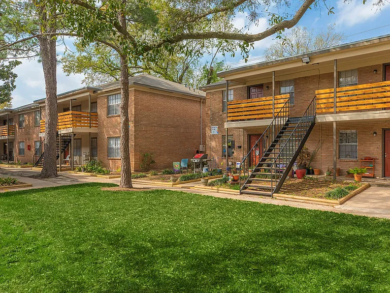 Hidden Park Apartments — Photo 8