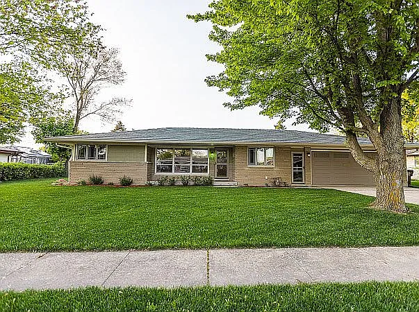 453 Orchard Ln photo 1