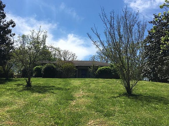 3rd image of 676 Woodlawn Dr
