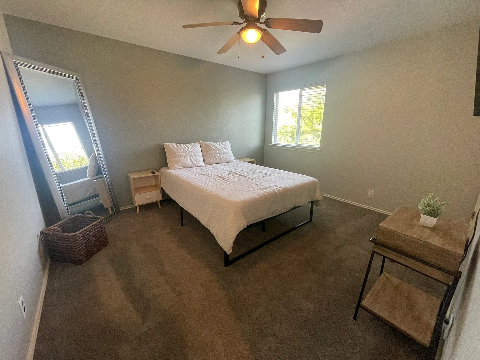 4 bed, 2.5 bath, 2424 sqft, $4,400 — Photo 4