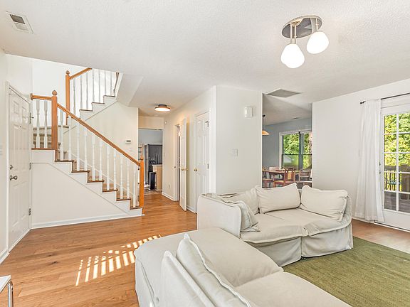 2nd image of 104 Forestchase Ct