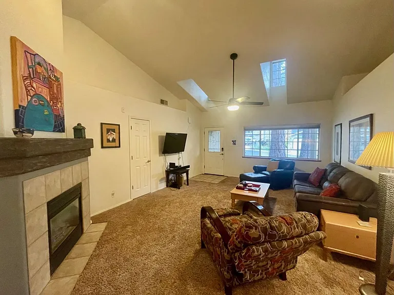 57 E Mohawk Dr — Photo 3