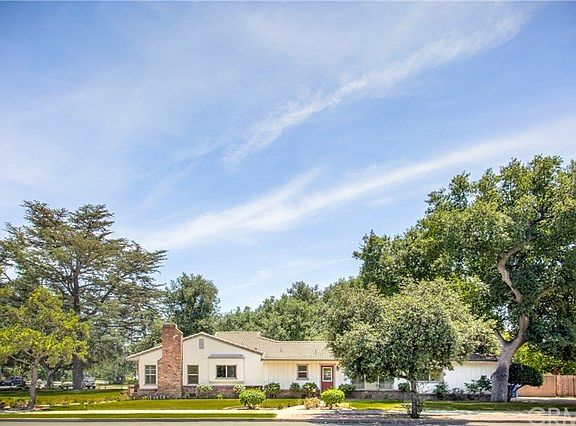 3rd image of 1141 Oakwood Dr