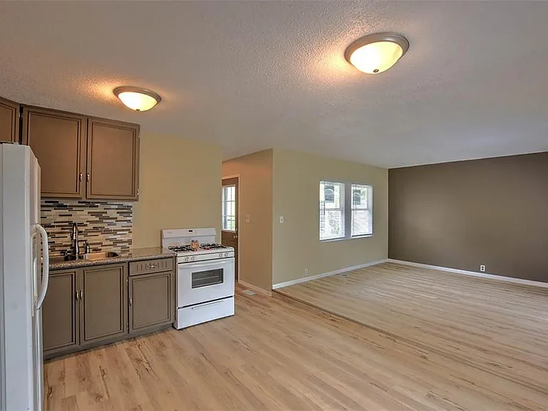 2446 Quail Dr — Photo 5