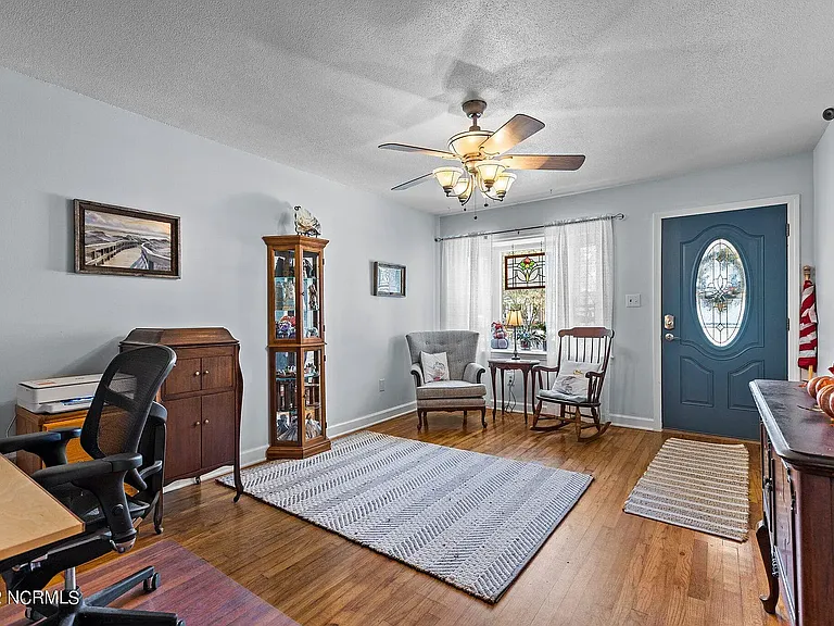 925 N Market St — Photo 3