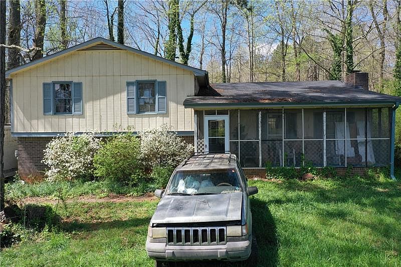 2nd image of 325 Henson Cir