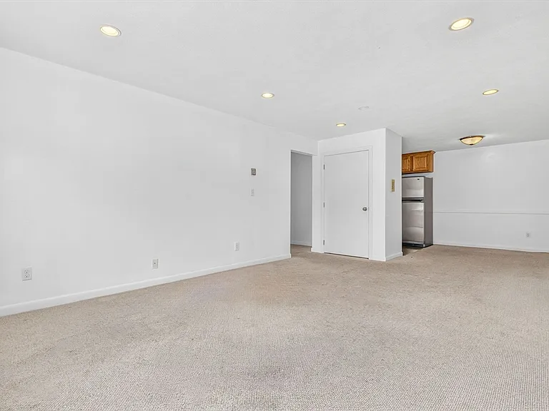 366 Elliot St #7 — Photo 3