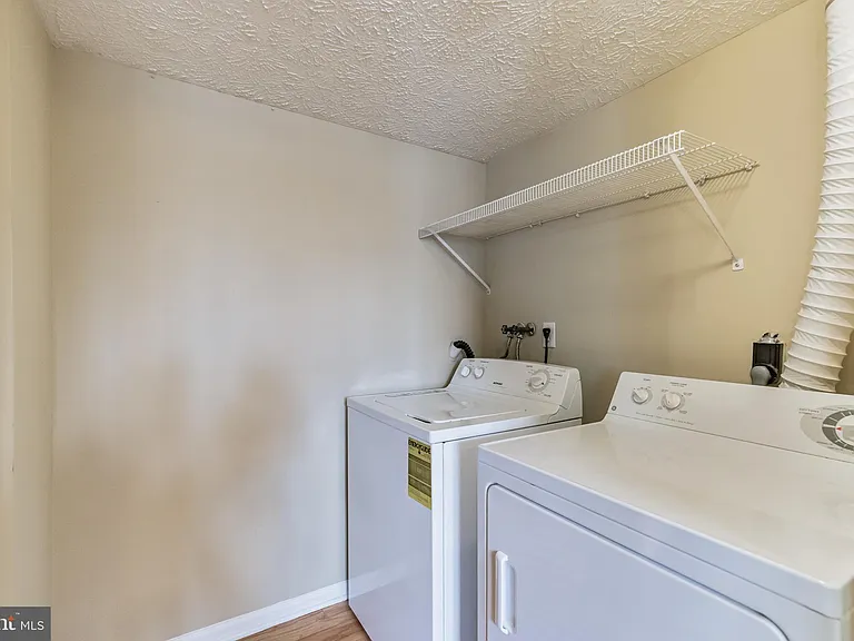 6302 Betsy Ross Ct — Photo 15