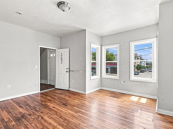 5th image of 107-109 Ashley Blvd