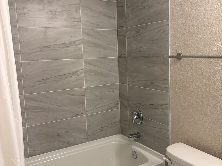Shared bath for bedroom #3 and #4